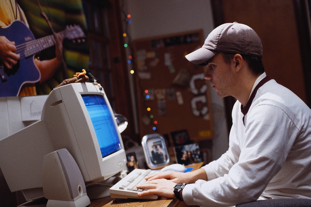 Why Use A Chat Room For Your Travel Blog