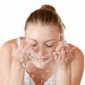 4 Things You Should Not Do When Washing Your Face