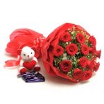 Making The Valentine Special With Roses and Gifts