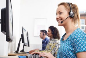 The Pros and Cons Of Outsourcing Contact Centre