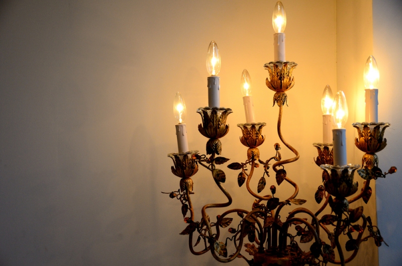 Choosing The Right Candle Light Bulb